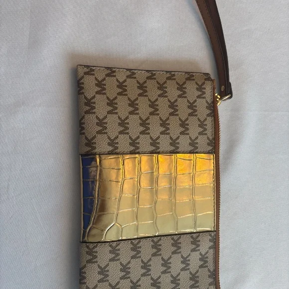 Michael Kors Jet Set Travel Wristlet Wallet - Picture 3 of 3